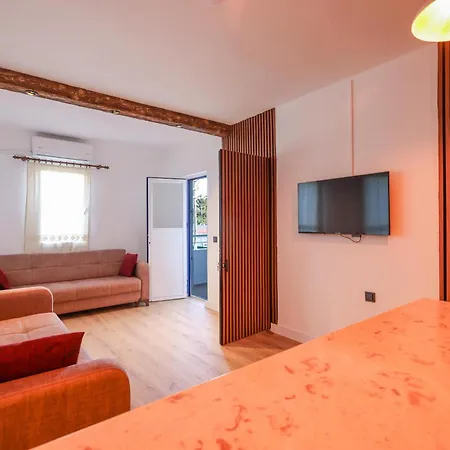 Yaliyani 얄리싸이프리크