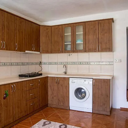 Yaliyani * Yalıçiftlik